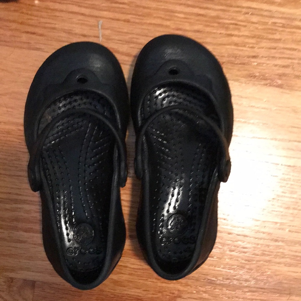 Crocs little girls black Mary Jane size 8/9